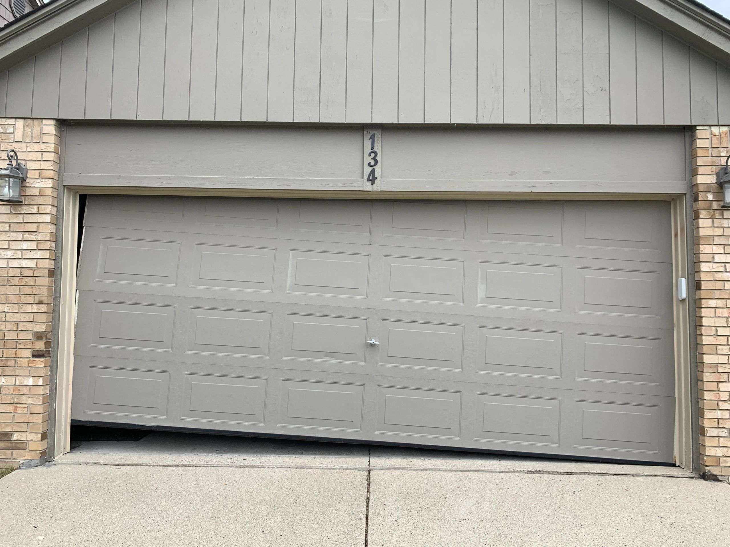 Door Stuck Halfway? Causes, Safe Reset, and When to Stop