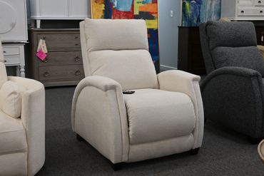 SM Venus Journey Zero Gravity In Ivory
$797
Massage, Lumbar, And More! Plug-In Only