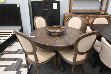 VM Captiva Dining Table With Chairs
$597
48"