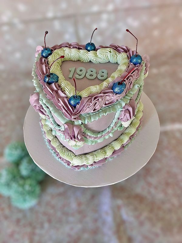 vintage heart shape cake