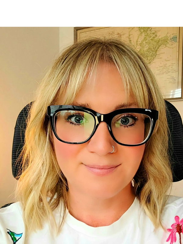 Lauren Coventry, founder of Admin Harmony, smiling in a professional headshot.