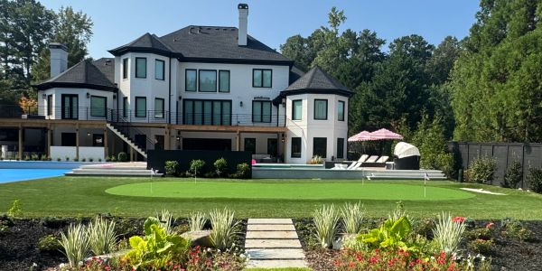 Luxury house with pool and garden.