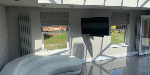 Expert TV wall mounting. Mounted on a swivel bracket for multiple viewing angles. 