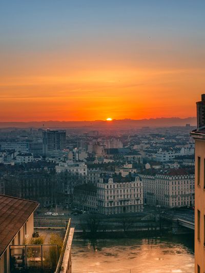 Immeubles et les copropriétés de Lyon. Vue depuis Croix-Rousse sur le Rhône Lyon 6 et Villeurbanne