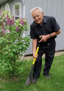 Spear Head Spade - Reinforced Fiberglass Gardening Shovel with Cushioned D Grip