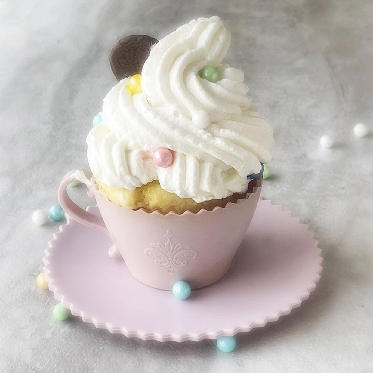 Cupcake
Cupcake with whipped cream
Cupcake with sprinkles
Cupcake in teacup
Cupcake with mini oreo
C