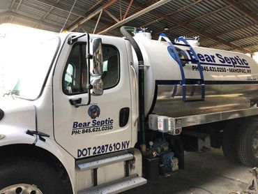 commercial-septic-pumping truck