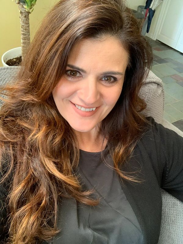My name is Flo, the owner of InteriorsbyFlo. I'm a middle aged female who is smiling.