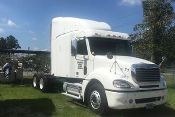 2007 Freightliner Columbia Class.  10 speed Eaton, 14L EGR Detroit. New tires and new clutch. Engine