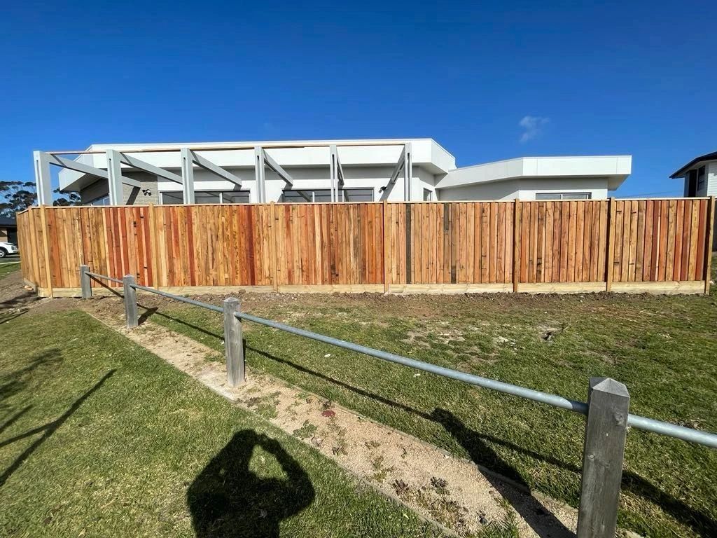 Exposed post capped hardwood paling corner fence installed in Charlemont by B. Smith Fencing