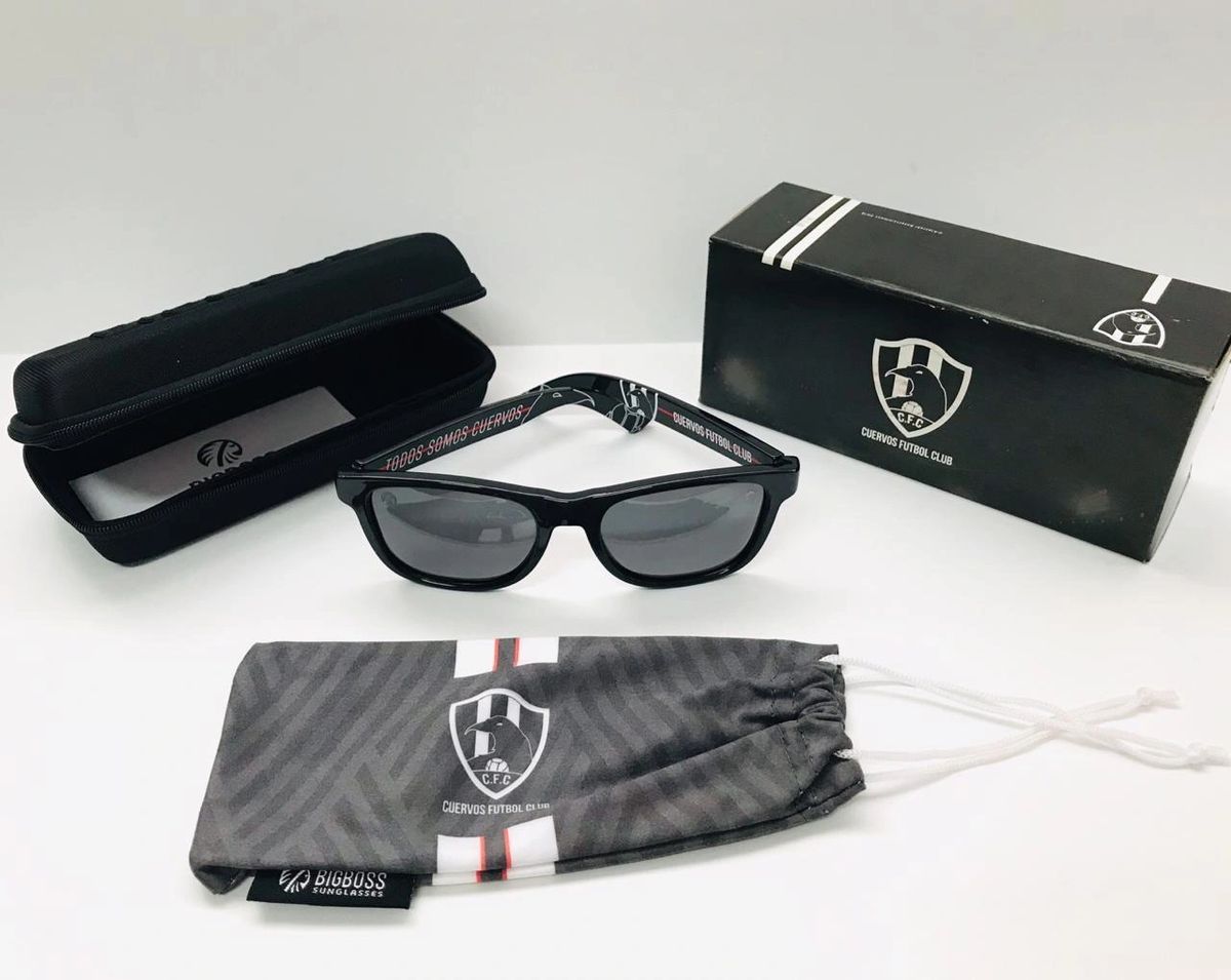 Lentes Oscuros, Club de Cuervos