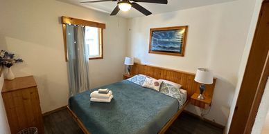 Bedroom 2-Queen bed 