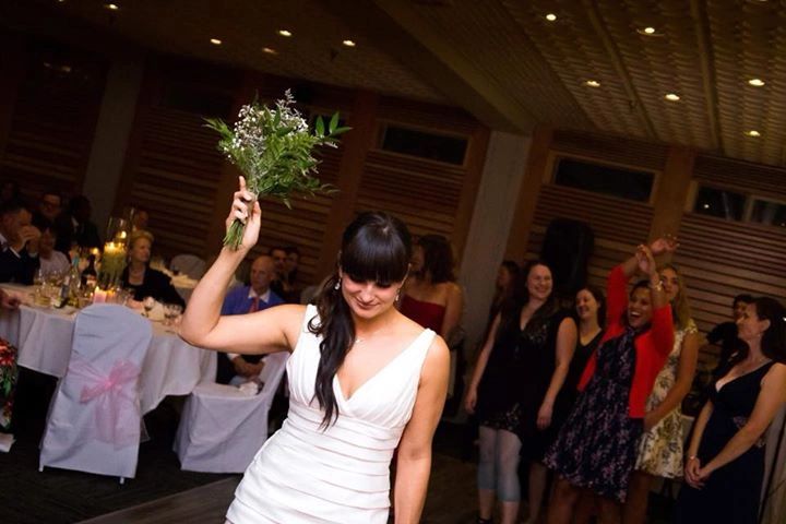 When to Do the Bouquet and Garter Toss at Your Wedding Reception