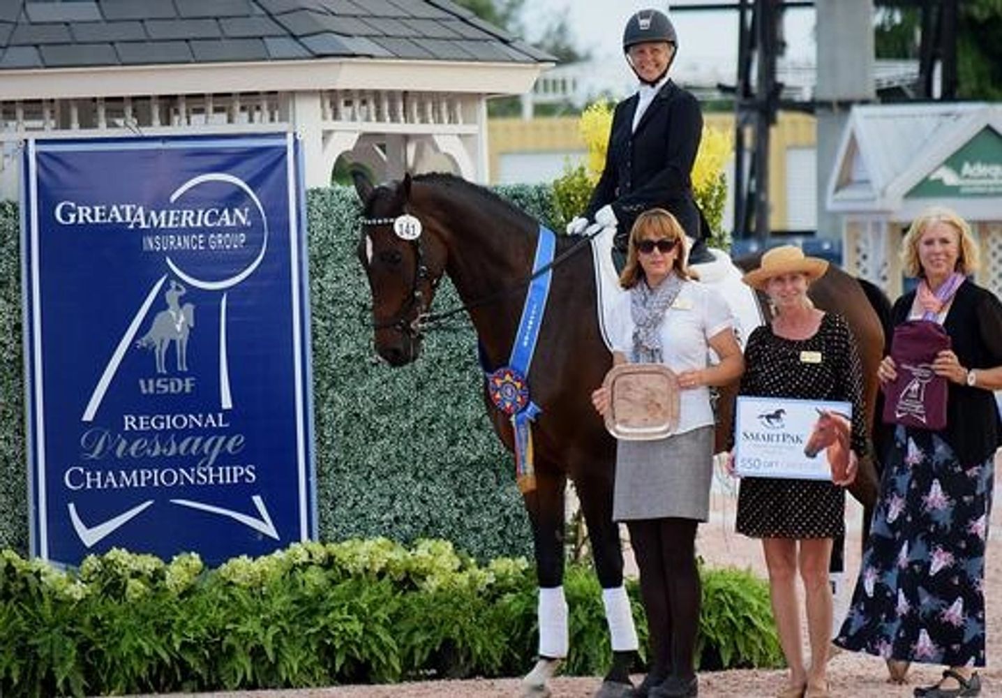 Elizabeth Campbell & Fedon Rubin Royal accepting First Level Freestyle Champion award.