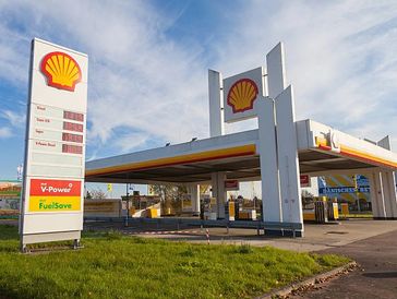 Empty Shell gas station under a blue sky.