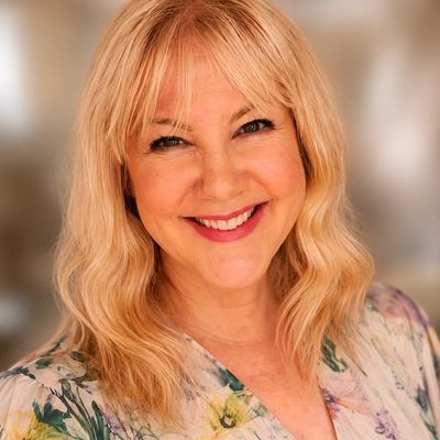 Sharon Nicholson 
Registered Member MBACP, Accred 

Trauma, Betrayal,  Narcissistic Abuse 