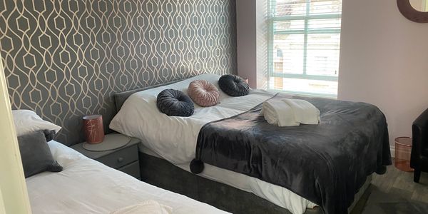 Cosy Double Bed at Snaith Central Apartment