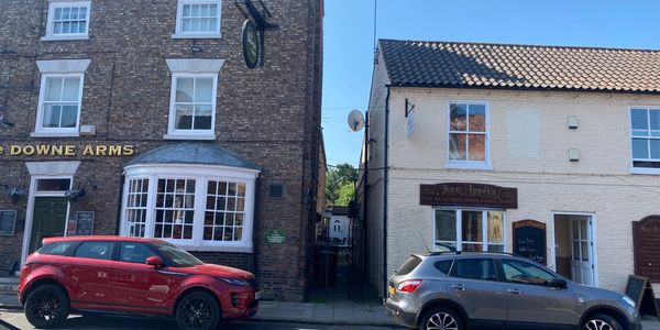 Snaith Central Apartment, Market Place, Snaith DN14 9HE