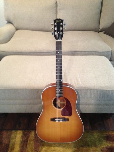 Custom Gibson, sweet.