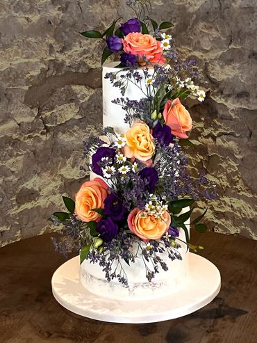 Wild flowers inspired wedding cake
3 tier semi-naked wedding cake with fresh flowers