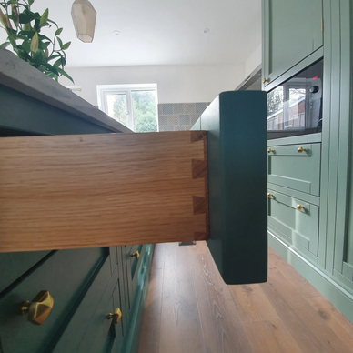 bespoke kitchen in tunbridge wells, solid oak drawers tunbridge wells, pan drawers tunbridge wells