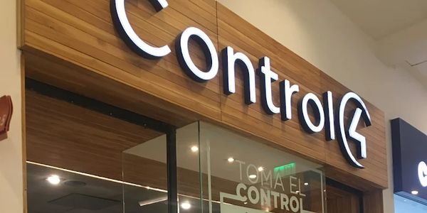 Cnetro comercial el teoso Carrera 25A # 1A Sur - 45.