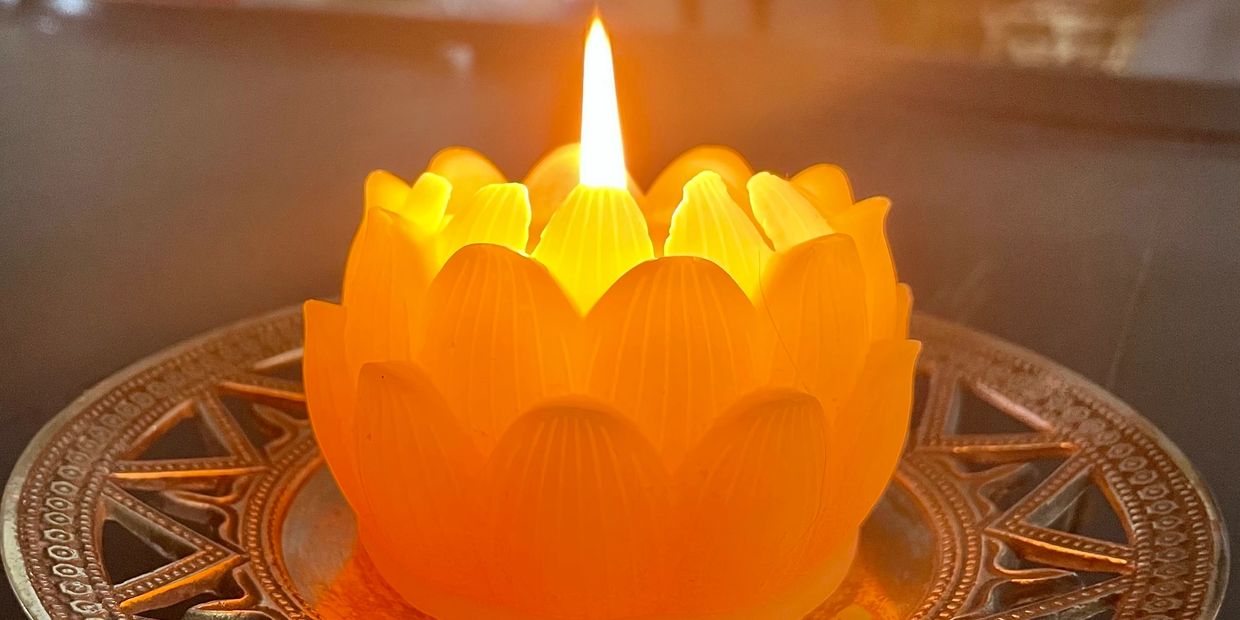 Beeswax Lotus Candle 