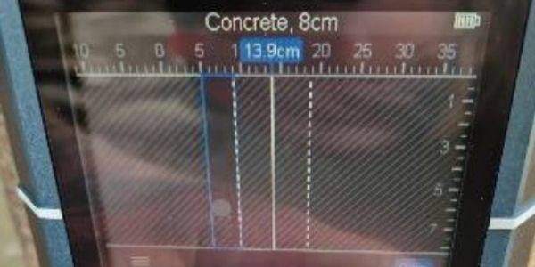 Measurement device showing concrete thickness of 8cm and current reading 13.9cm.
