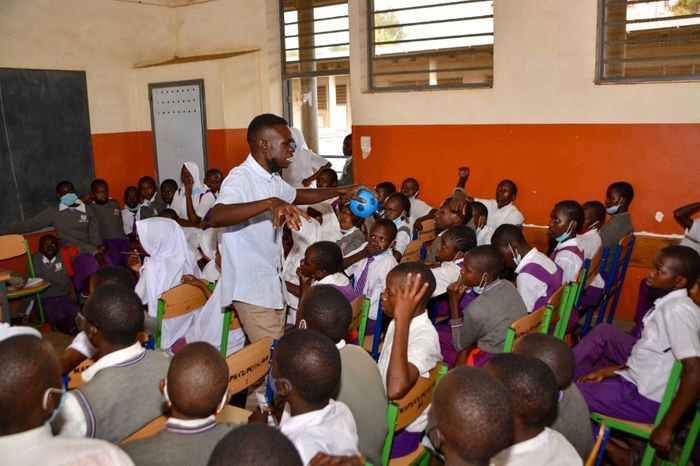 Jijenge Youth Volunteers in Session at Manyatta Arabs Kisumu