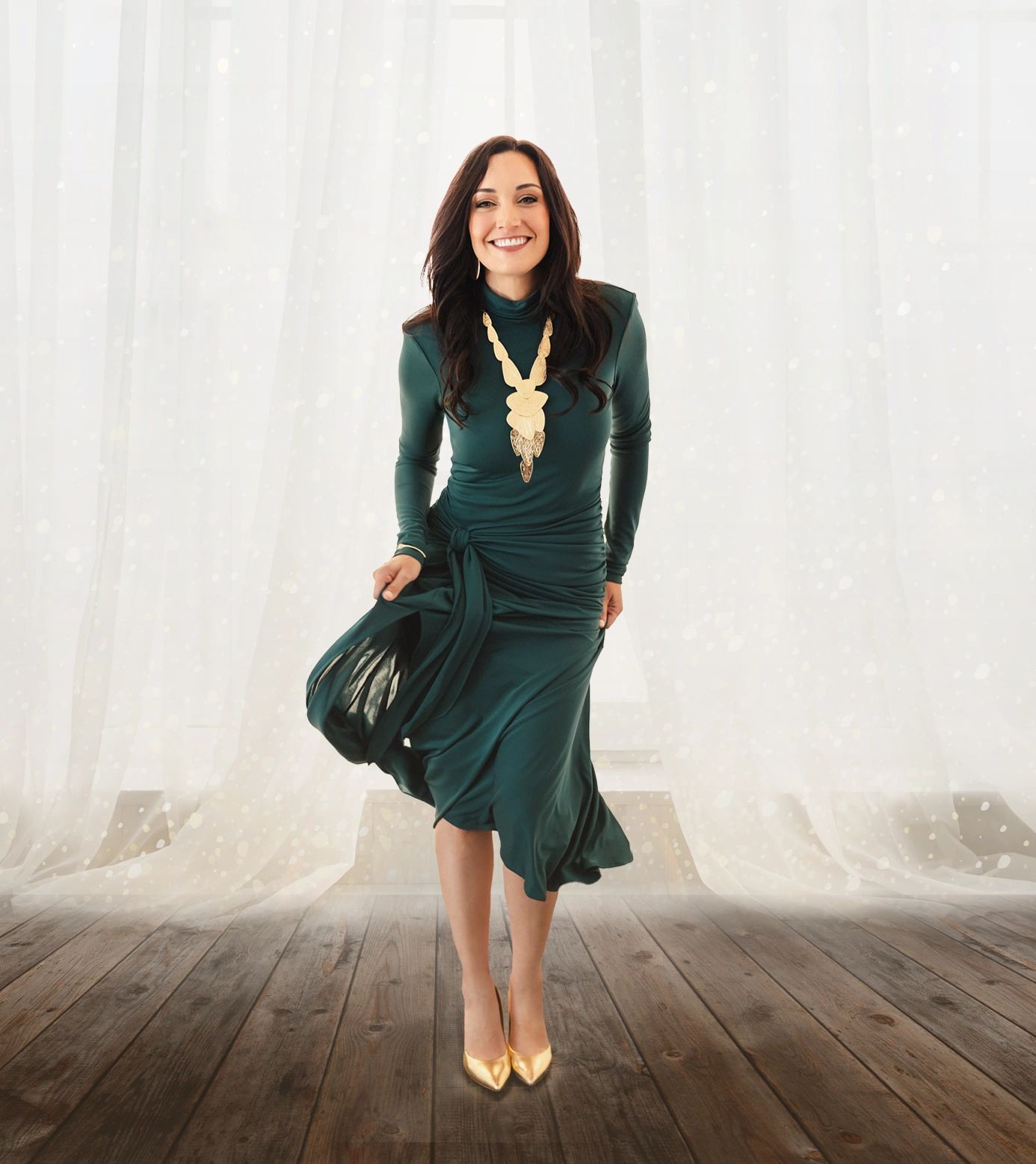 green emerald velvet dress Fashion Feng Shui: The Power of Dressing with Intention: Maggiore, Evana,  Donnelly, Sue: 9781508939115: Amazon.com: Books