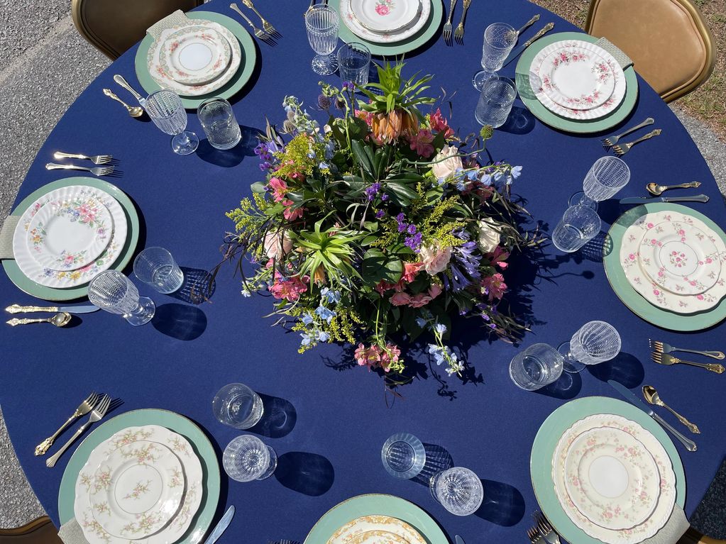 Vintage table settings for micro wedding