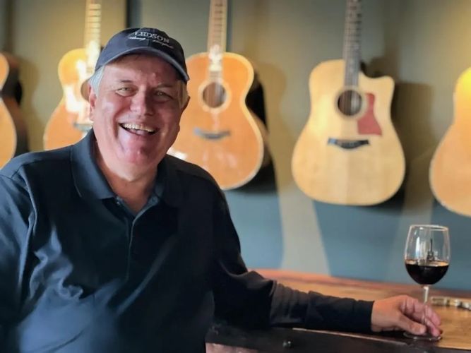 Photo by Cynthia Ford.  Lost Chord Guitar Bar, Solvang CA.