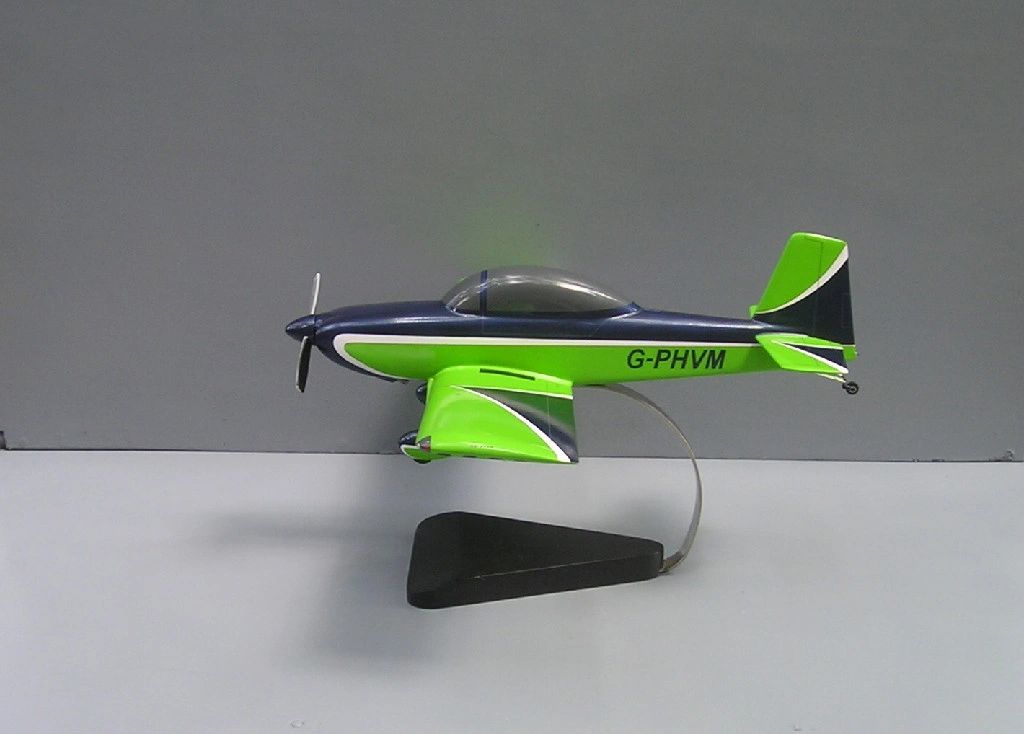 Vans RV-8 desktop model