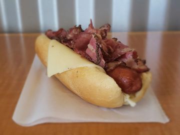 Little Swiss Doggie
Little Doggie
Hot Dog
Pastrami
Cheese
Meat