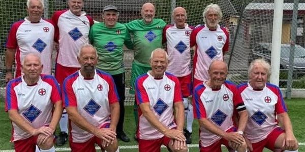 Steven is pictured 3rd left, front row