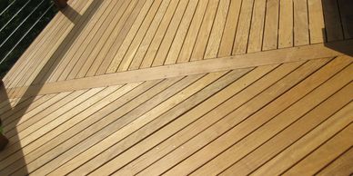 deck flooring with alternating pattern