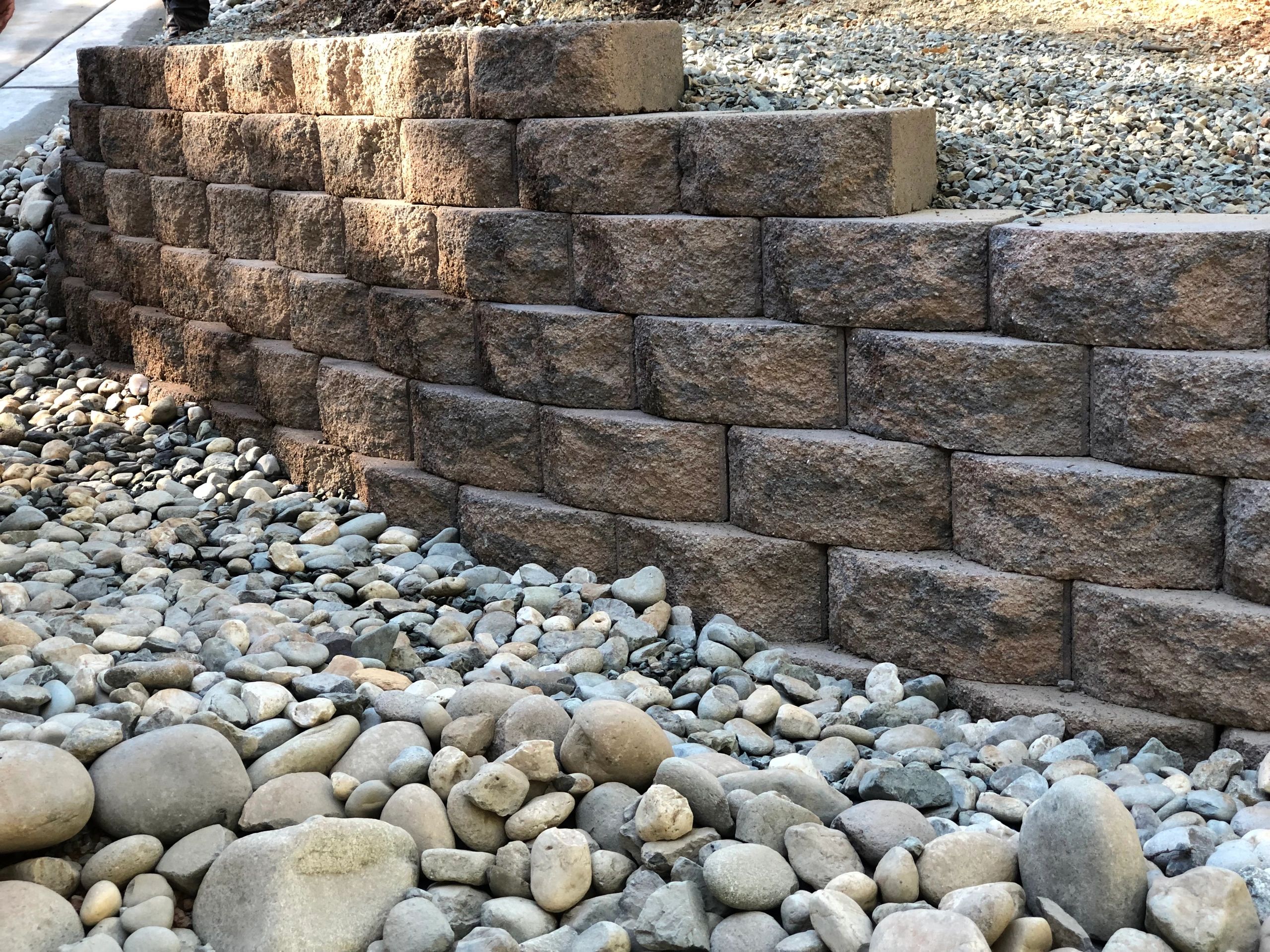 Retaining Wall installation in Alta Sierra Ca