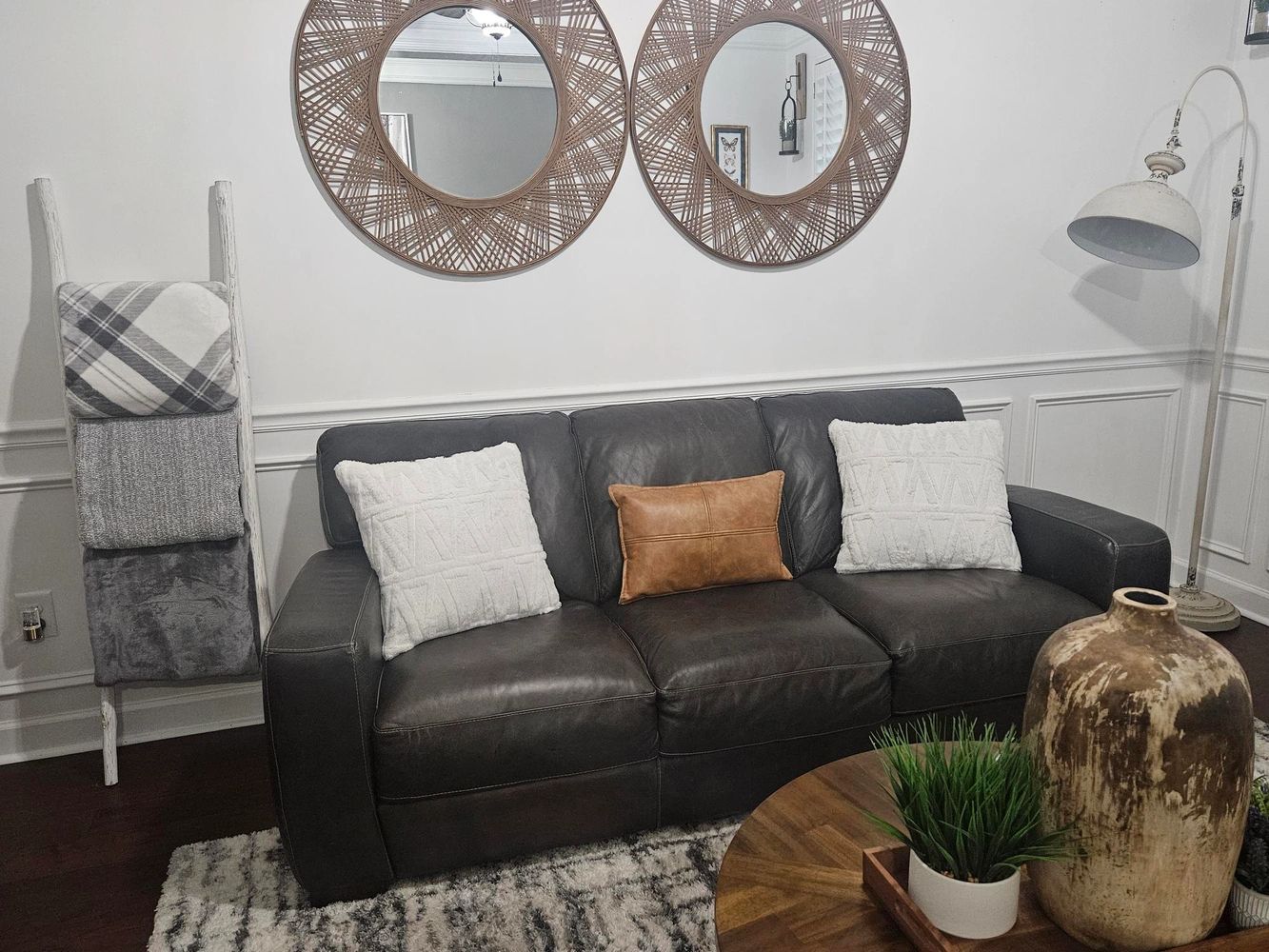 Casual cottage decor