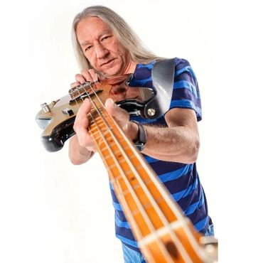 "Cliff"
AKA Graham Vereen
https://grahamv.com