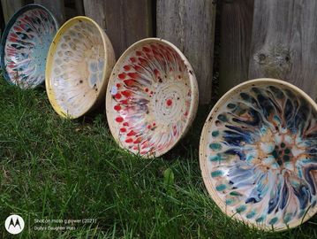 Instruction is given for you to glaze a bowl or plate. This is the peacock technique and is truly a 