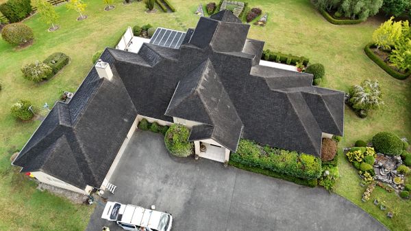 This roof haven't been wash for 10 years, our soft wash turn this roof amazing