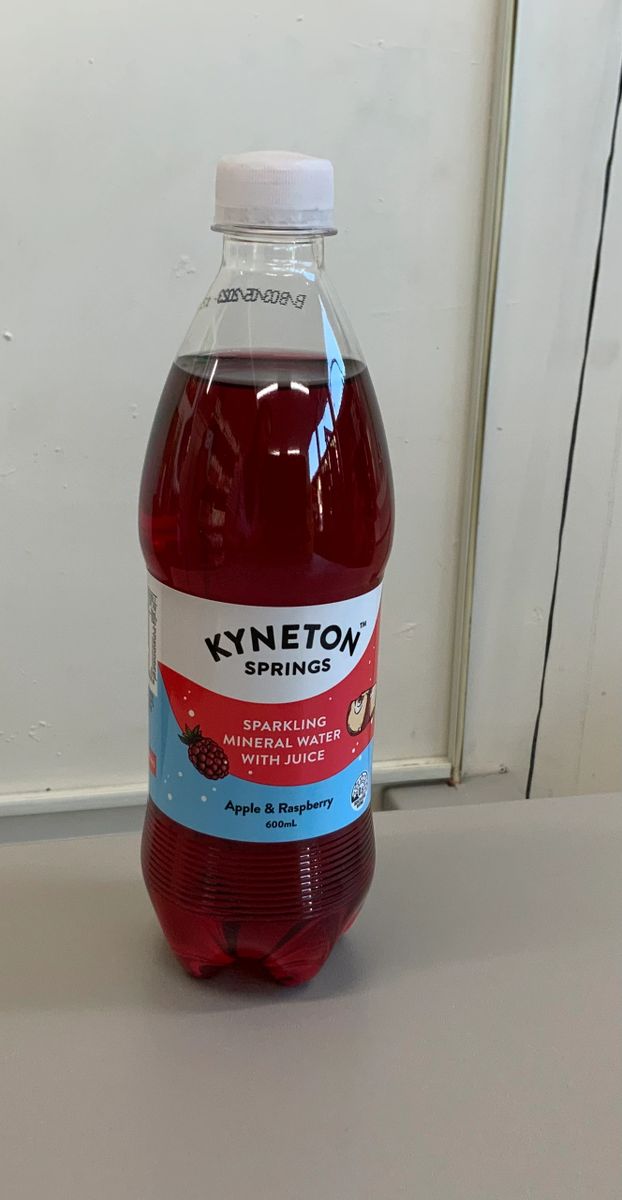 SPRINGS SPARKLING MINERAL WATER WITH JUICE APPLE & RASPBERRY 600ML