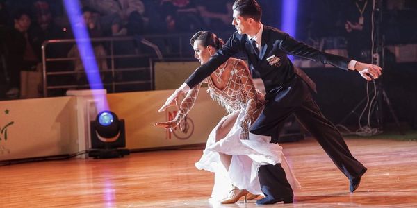 Craig Shaw & Evgeniya Shaw performing the Waltz dance.