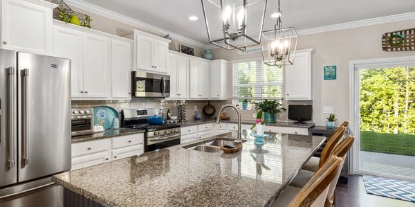 Whether entering a new home or preparing to rent to new tenants, we do house cleaning services. 