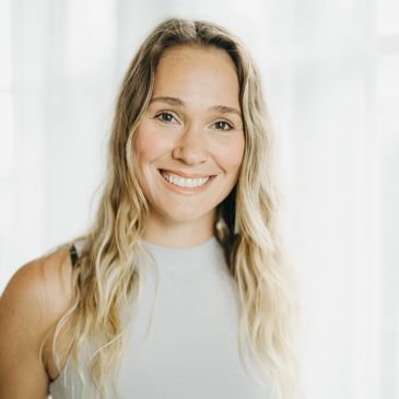 Smiling woman with long wavy blonde hair.