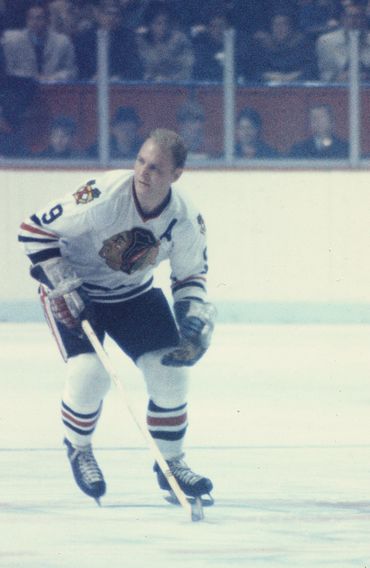 Bobby Hull looking for a pass.