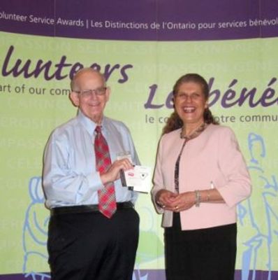 Richard carter receiving an award.