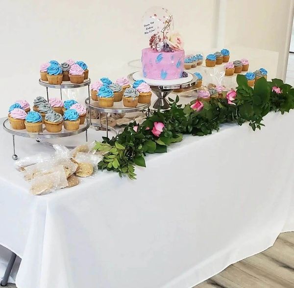 DMV VA DC MD WAldorf
treat table 
cakes
sweets
events 
decor
balloon decor
event planner 
cookies