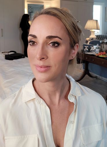soft natural skin like bridal glam and gold shimmer eyeshadow with brown smokey eyeshadow soft strip