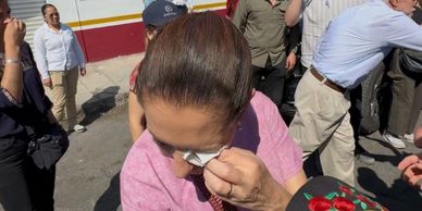 Sheinbaum sufre incidente menor al llegar a evento en Nayarit; “solo me picaron el ojo”, dice